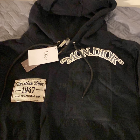 Brand new not even try on - Picture 3 of 7